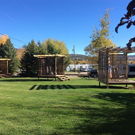 Robert'S Roost Rv Park Resort Кенель Экстерьер фото