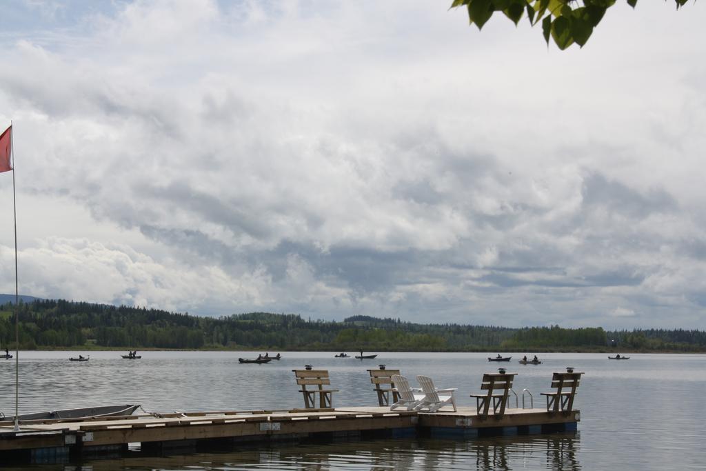 Robert'S Roost Rv Park Resort Кенель Экстерьер фото