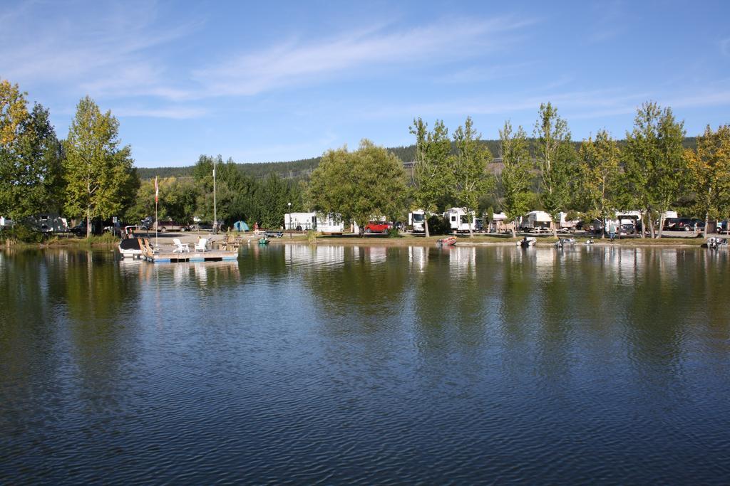 Robert'S Roost Rv Park Resort Кенель Экстерьер фото