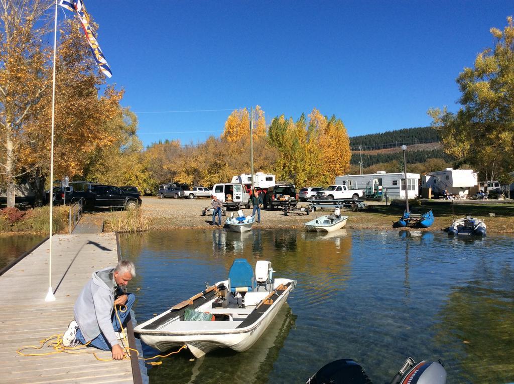 Robert'S Roost Rv Park Resort Кенель Экстерьер фото