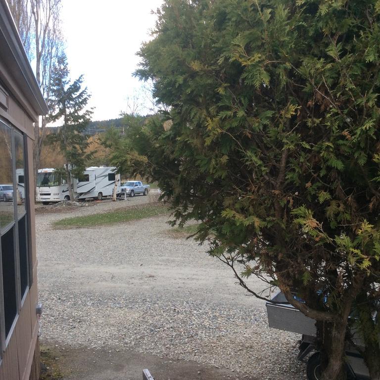 Robert'S Roost Rv Park Resort Кенель Экстерьер фото