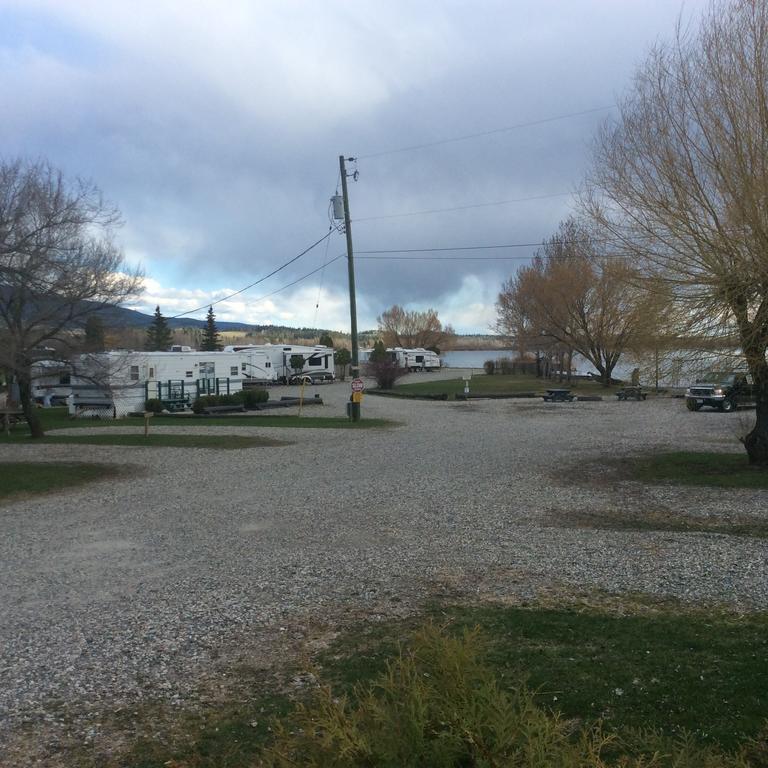 Robert'S Roost Rv Park Resort Кенель Экстерьер фото