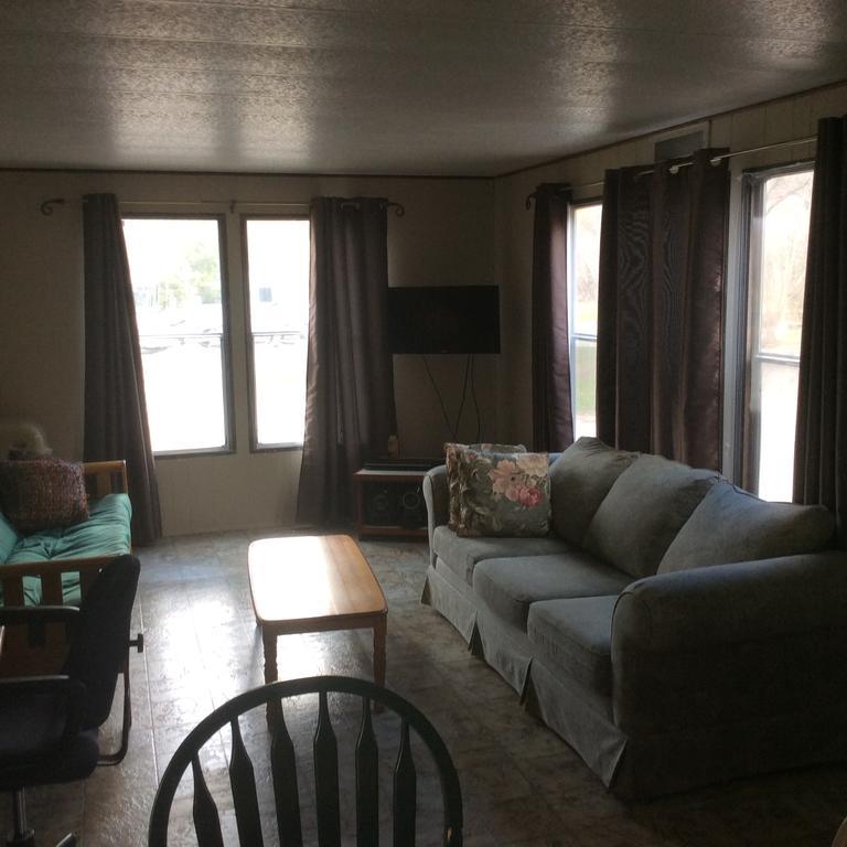 Robert'S Roost Rv Park Resort Кенель Экстерьер фото